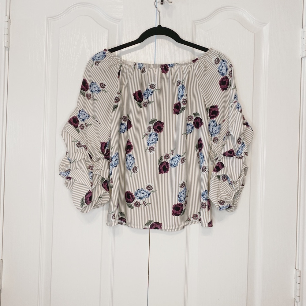 Leworknee Floral Striped Ruffle sleeves Woman’s Top Size XS